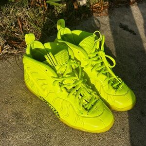 Nike Air Foamposite Pro Volt(Size 7Y)